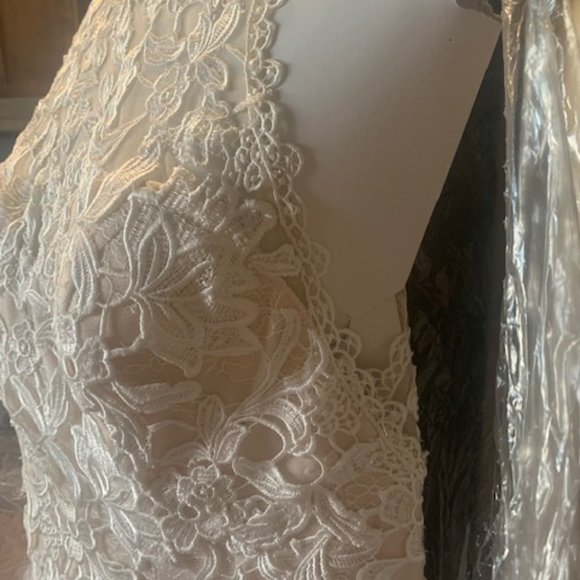 Martina Liana 611 Lace Halter Wedding Dress w/ Open Back! pen to offers! - Picture 9 of 12